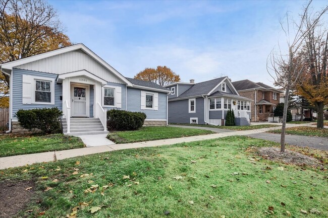 Building Photo - 1201 N McKinley Rd