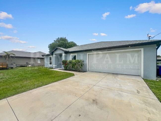 Photo - 4BR/2BA Home with High Ceilings, Garage & Large Kitchen Island