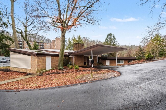 Building Photo - 3501 Section Rd