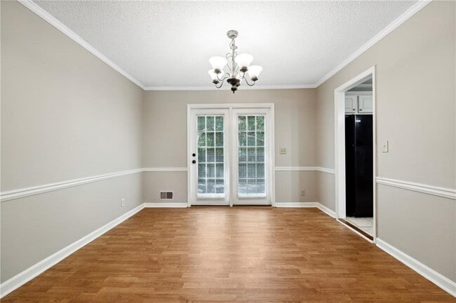 Photo - 2684 Forest Way NE