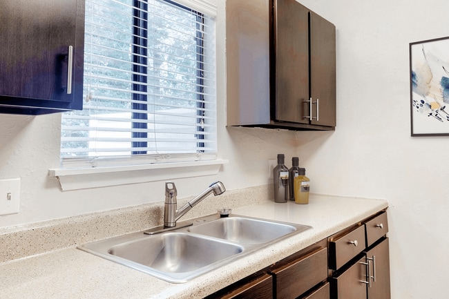 Building Photo - Regency Park Apartment Homes