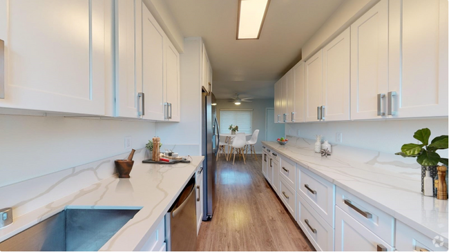 Building Photo - 5008 Hazeltine Ave Unit 4 Rental