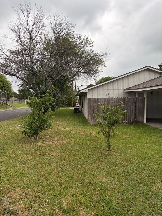 Building Photo - Duplex