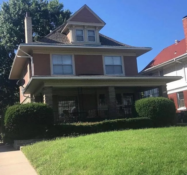 Building Photo - Beautiful 4 Bedroom / 1.5 Bathroom house