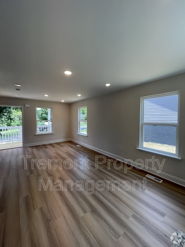 Building Photo - 3001 13th Ave Rental