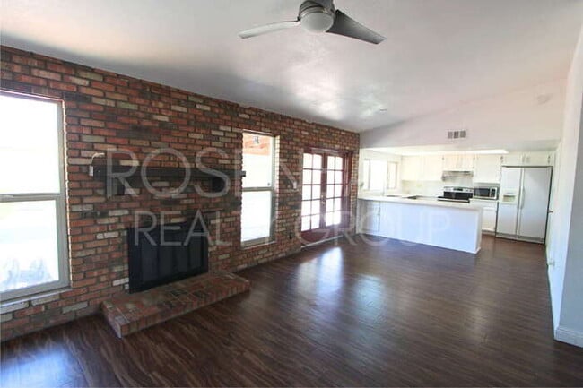 Photo - 621 W Los Lagos Vista Ave