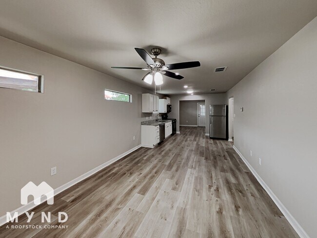 Photo - 235 E Lambert St