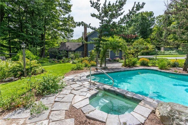 Photo - 21 Jericho Rd N