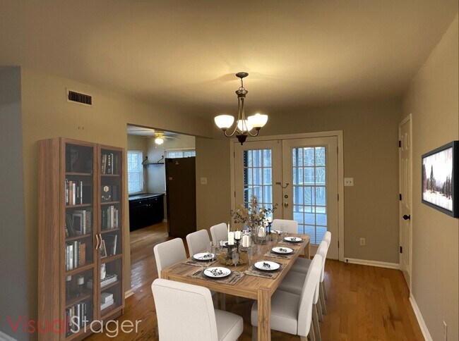 Photo - Spacious and modernized 4 bedroom home ful...