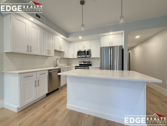 Building Photo - 124 Kenrick St Unit 7
