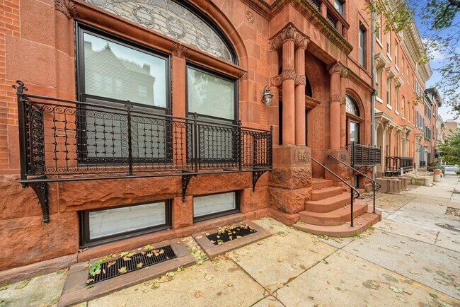 Building Photo - For Rent: Stylish Urban Living at 815 Park... Rental