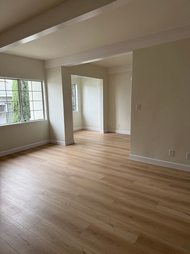 Photo - 1929 N Commonwealth Ave Unidad 2024-7