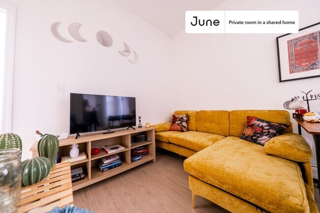 Room in Shared 2 bed/1 bath home in Bushwick