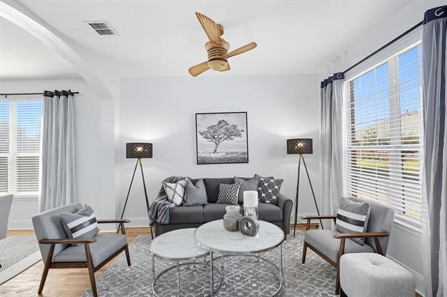 Photo - 529 Roundrock Ln