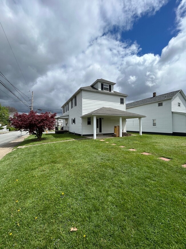 Photo - 1295 Reynolds Ave