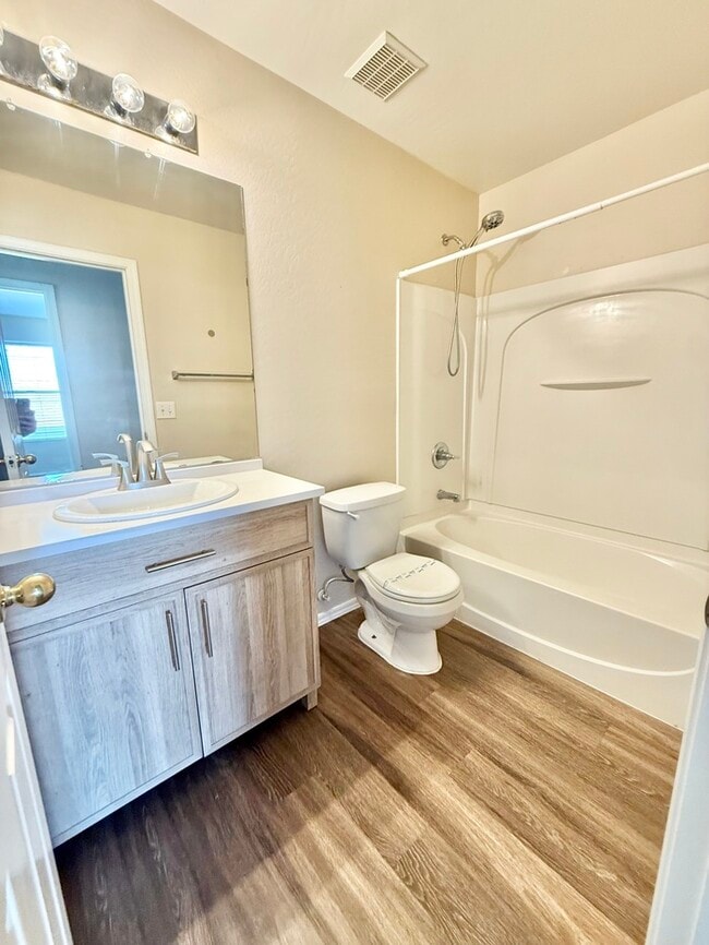 Photo - Fabulous 4-Bedroom home for Rent in Avonda...