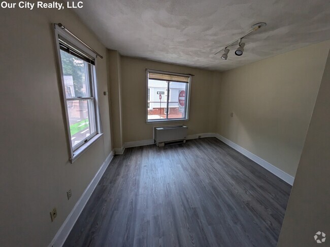 Building Photo - 12 Mt Auburn St Unit 2 Rental