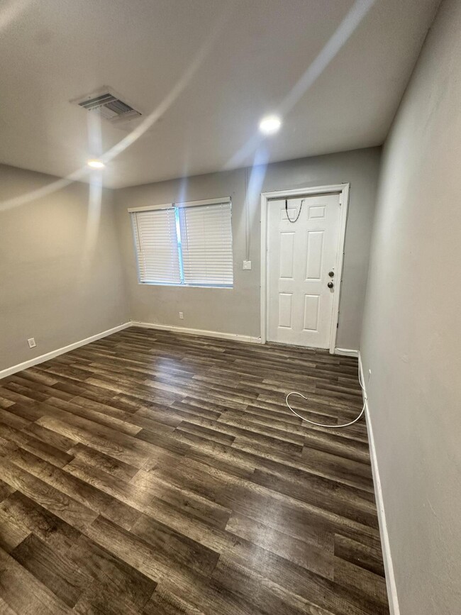 Photo - 907 8th St Townhome