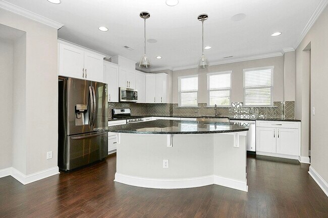 Photo - 2633 Statesville Ave