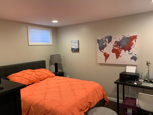 Spacious room with Queen-sized bed - 7606 16th St NW Unit 1br