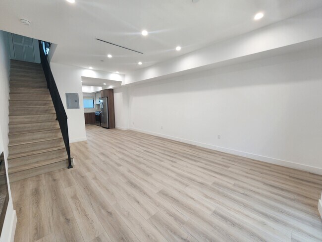6061 Fulton Ave