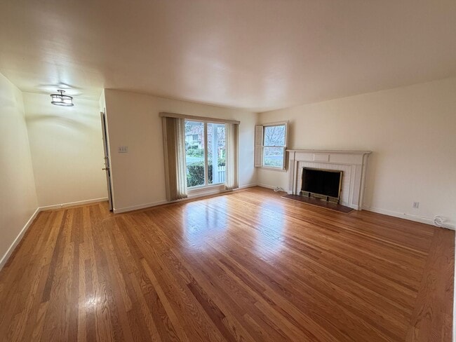 Photo - 1044-1048 Marcussen Drive Unit 1044