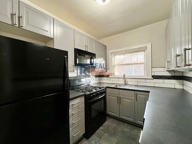 Photo - 565 S Ogden St