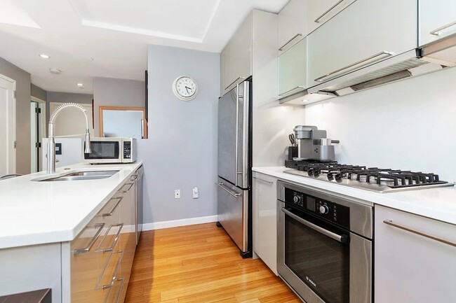 Photo - 24-15 Queens Plaza N Unit 3E