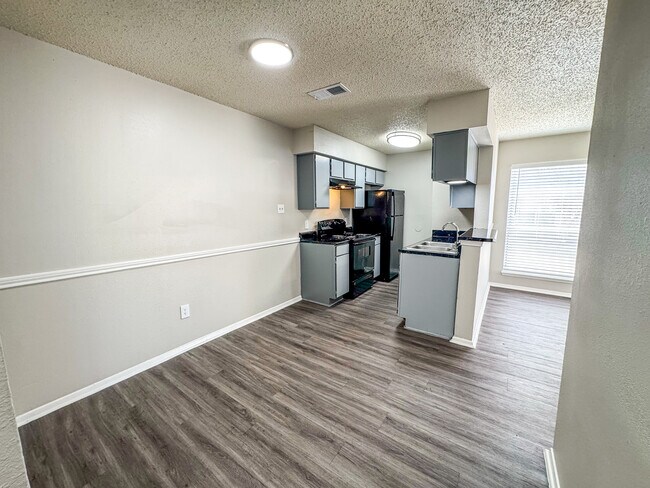 Photo - Brookhollow Apartments