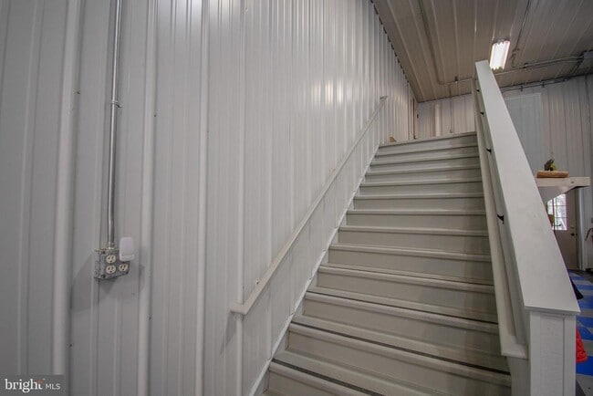 Building Photo - 7918 Bloomfield Rd