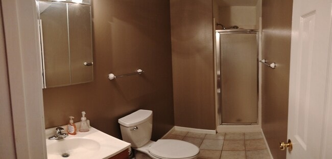 Main level full bathroom