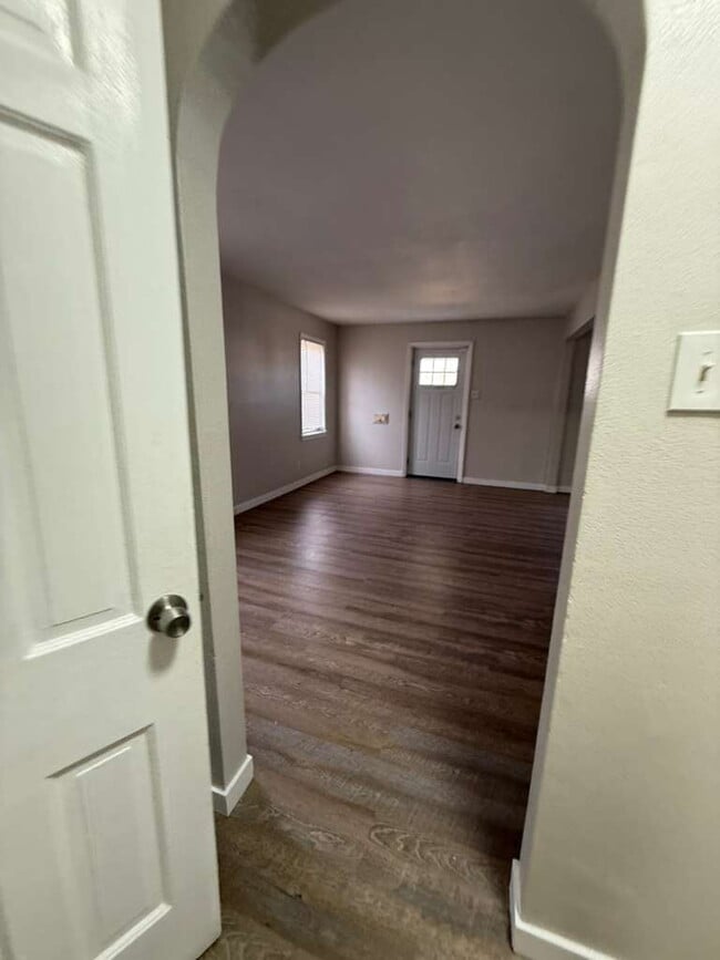 Photo - "Charming 2-Bedroom Retreat in University City - Cozy 900 Sq. Ft. Home!" HUGE bedrooms with Base...