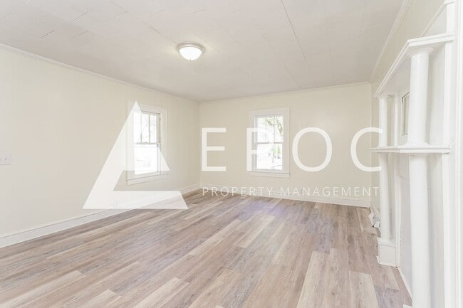 Photo - 1136 W Green St