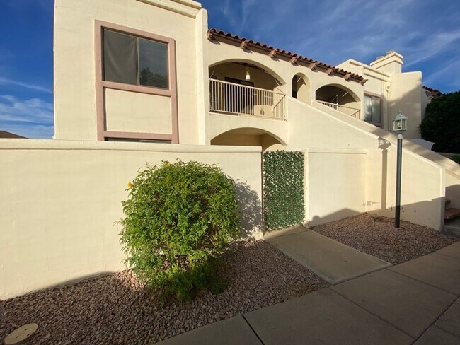 Building Photo - New Remodel 2 Bedroom 2 Bath Unit 101