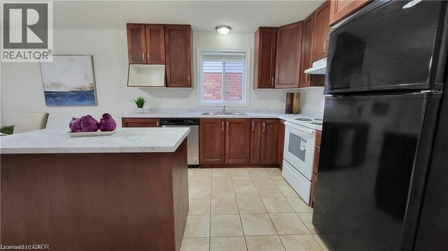 Photo - 128 Udvari Crescent