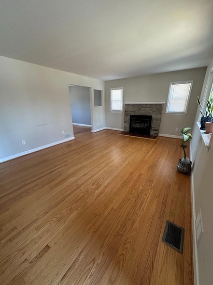 Photo - 5118 Avoca Ave