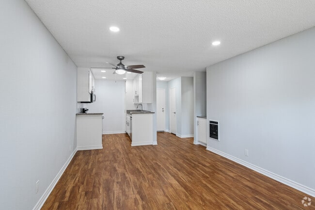 1BR, 1BA - 621SF - Living Room - Woodbriar Apartments