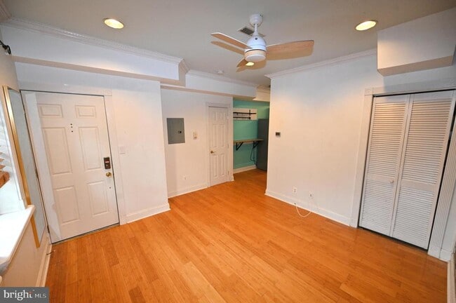 Photo - 550 Hobart Pl NW