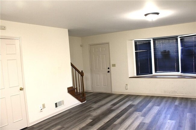 Building Photo - 1235 Sweet Pine Dr