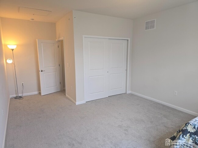 907 Greenland Square