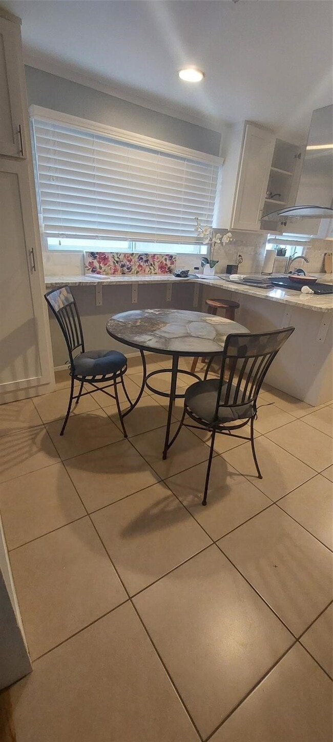 Photo - 3007 St Emanuel St