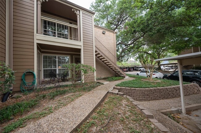 Photo - 1880 White Oak Dr Unit 118