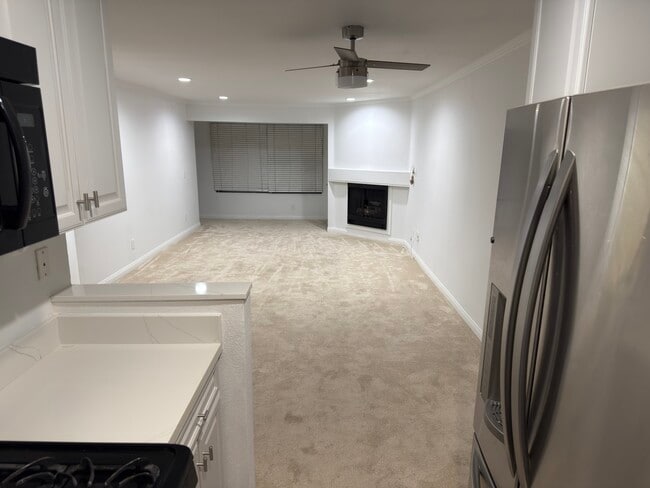 Photo - 5515 Canoga Ave Unidad 221 Rental
