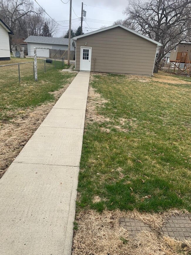 Building Photo - 1/2 PRICE RENT THE FIRST MONTH! Spacious 3 Bedroom, 2 Bathroom Home near Aquaventure Water Park, ...