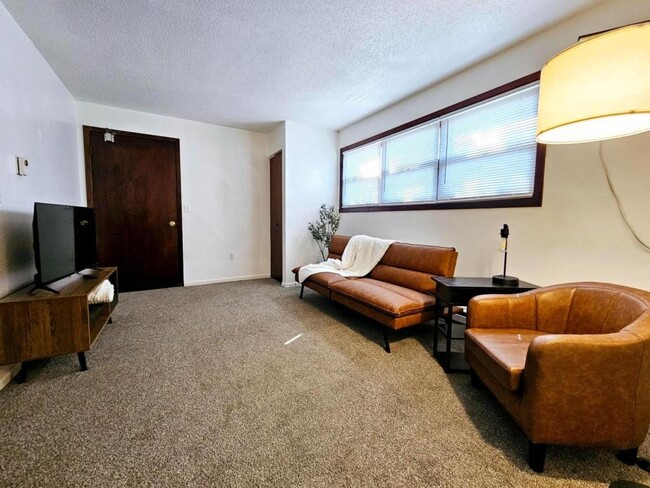 Building Photo - 309 W Washington Ave Rental