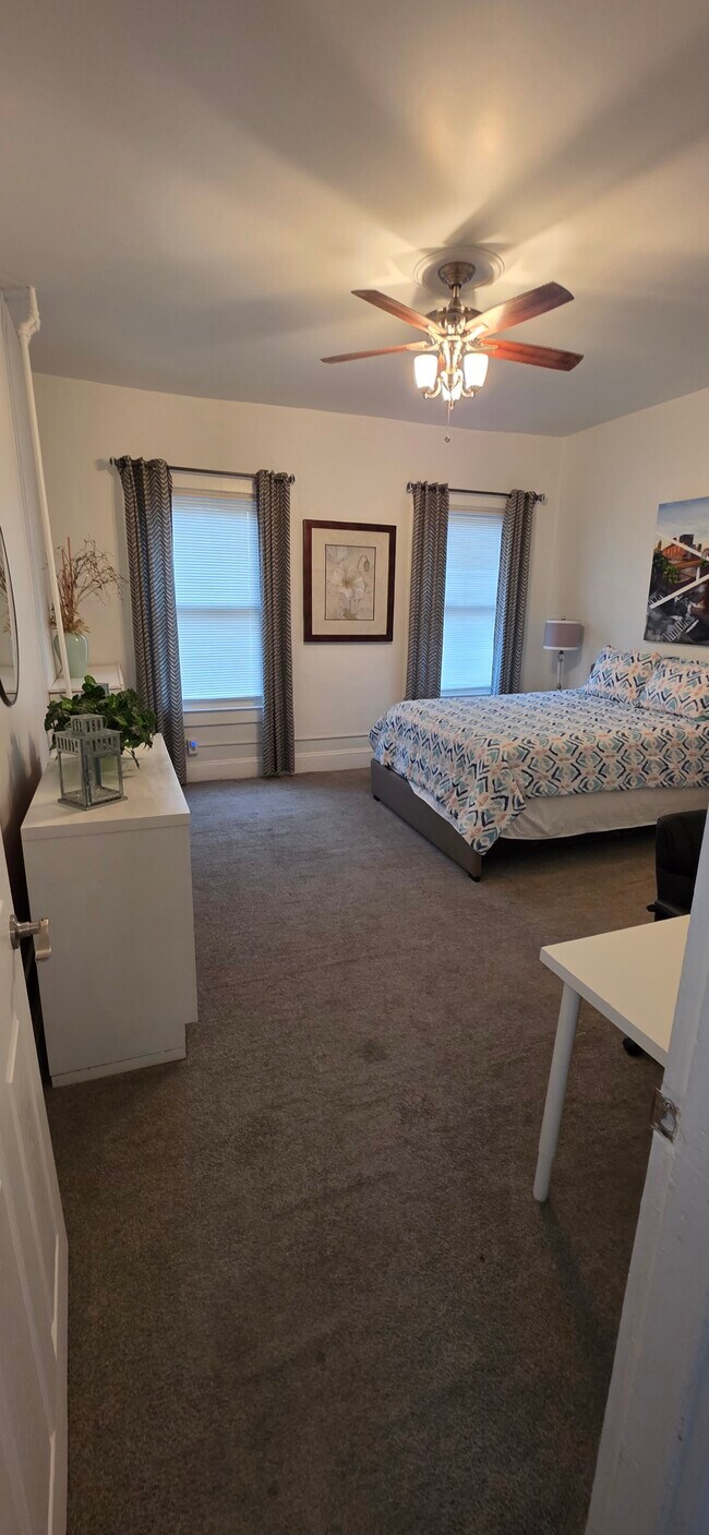 Building Photo - 1700 S Charles St Unit Apt 2