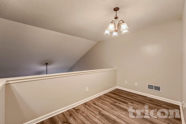 Photo - 3790 Village Main St