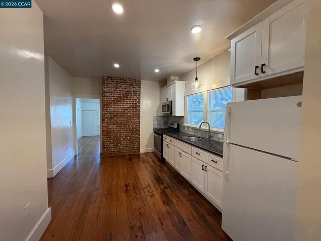 Building Photo - 2303 Sonoma Blvd Unit 1