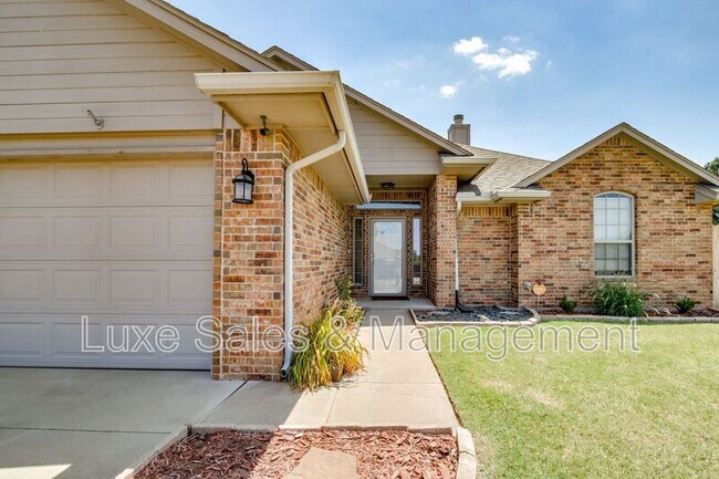 1174 Misty Dr NW