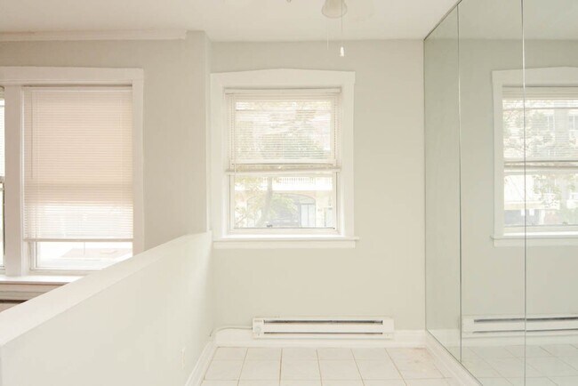 Photo - 457 W Melrose St Unit 102